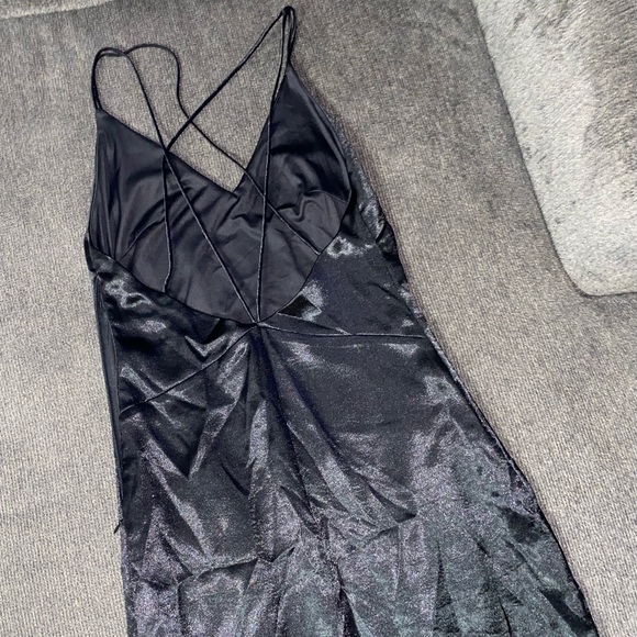 Beautiful silk shine material strappy maxi dress - Picture 5 of 9